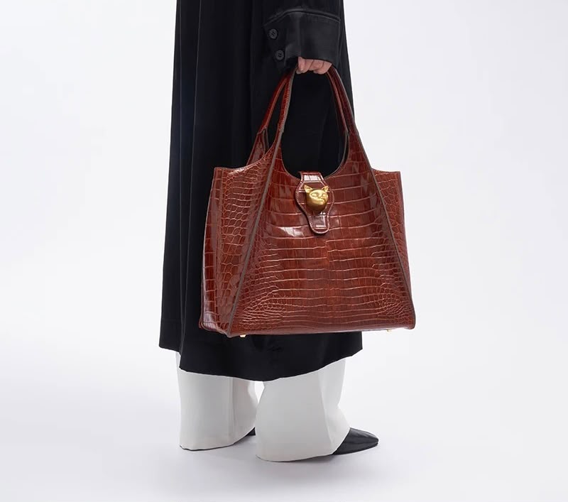 New 2026 Light Luxury Crocodile Pattern Genuine Leather women handbag.