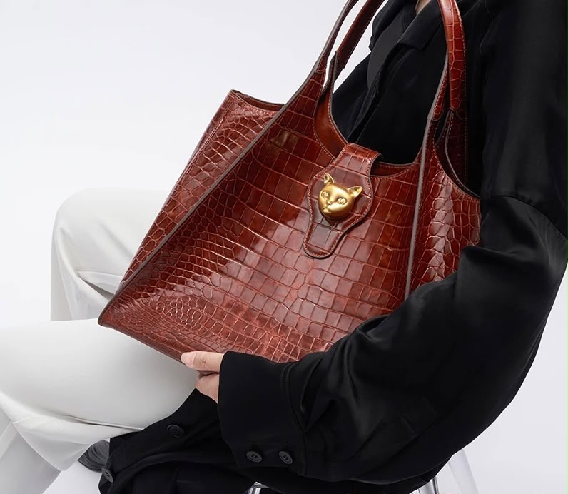 New 2026 Light Luxury Crocodile Pattern Genuine Leather women handbag.